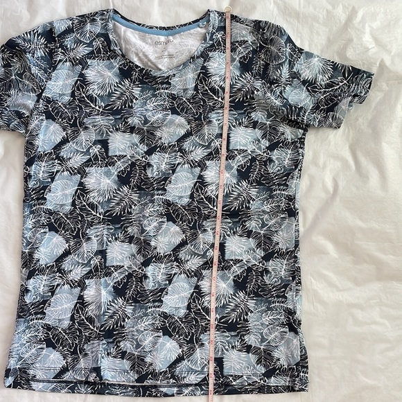 ESMARA T-Shirt with Short Sleeves in Blue/White Size- Medium/8-10 NWOT 2/20$ - Picture 8 of 11